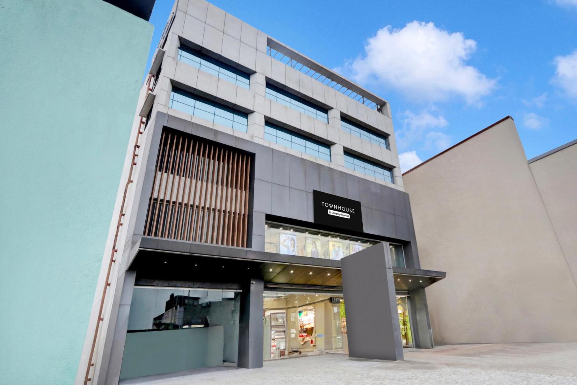 ホテル Super Townhouse Daba Garden Road ヴィシャーカパトナム エクステリア 写真
