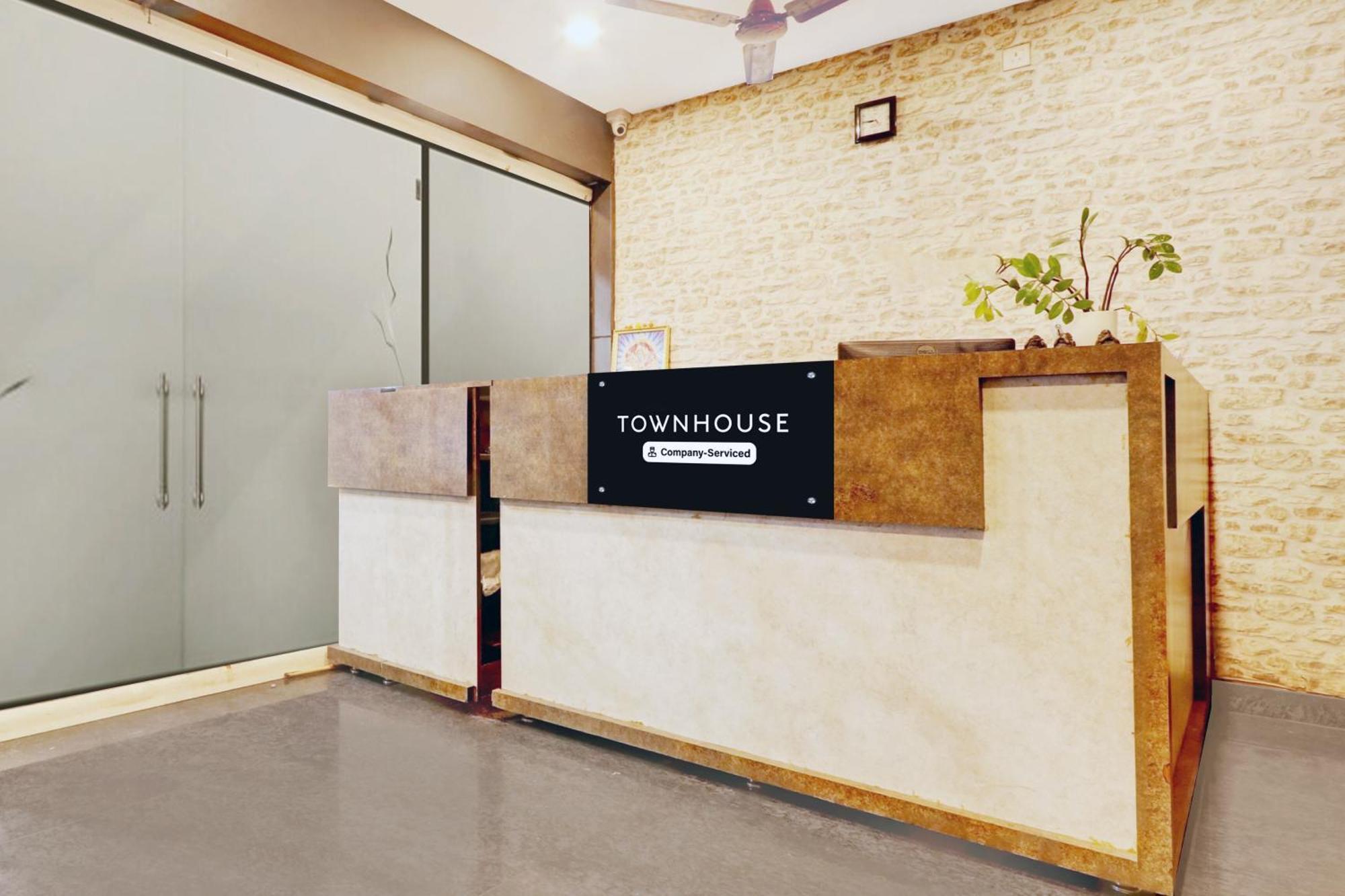 ホテル Super Townhouse Daba Garden Road ヴィシャーカパトナム エクステリア 写真