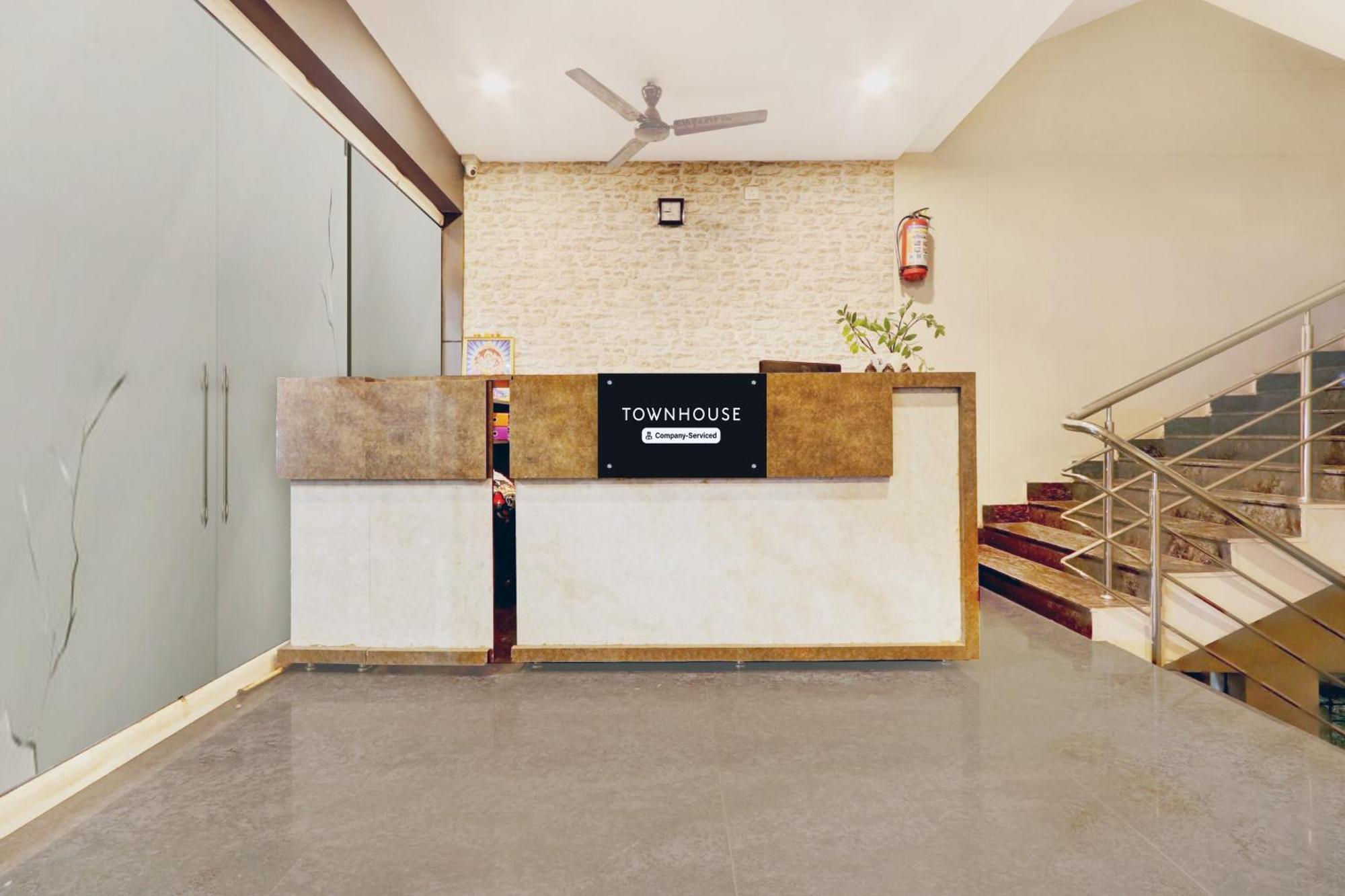 ホテル Super Townhouse Daba Garden Road ヴィシャーカパトナム エクステリア 写真