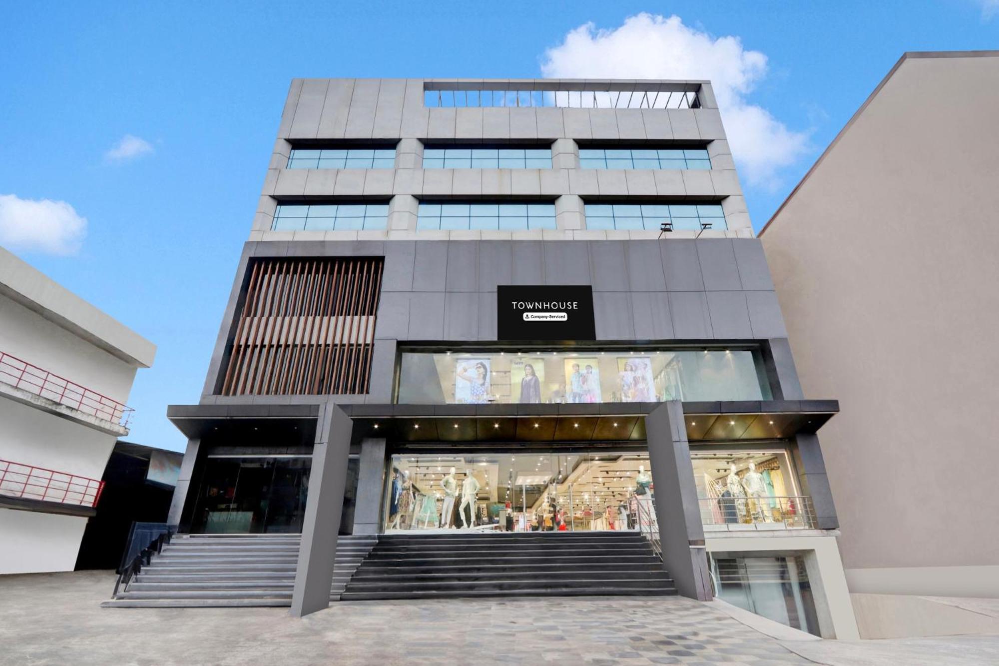ホテル Super Townhouse Daba Garden Road ヴィシャーカパトナム エクステリア 写真