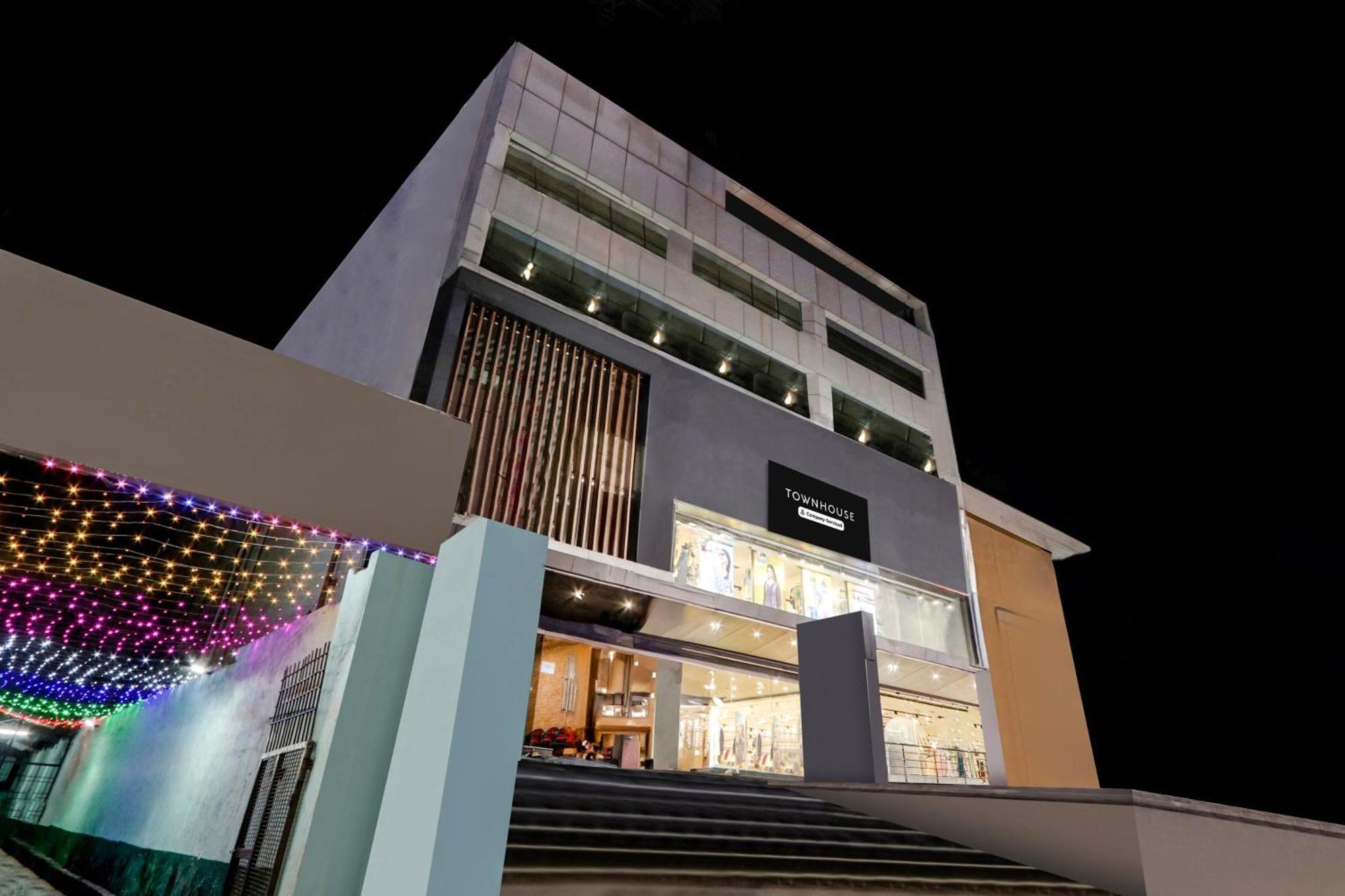 ホテル Super Townhouse Daba Garden Road ヴィシャーカパトナム エクステリア 写真