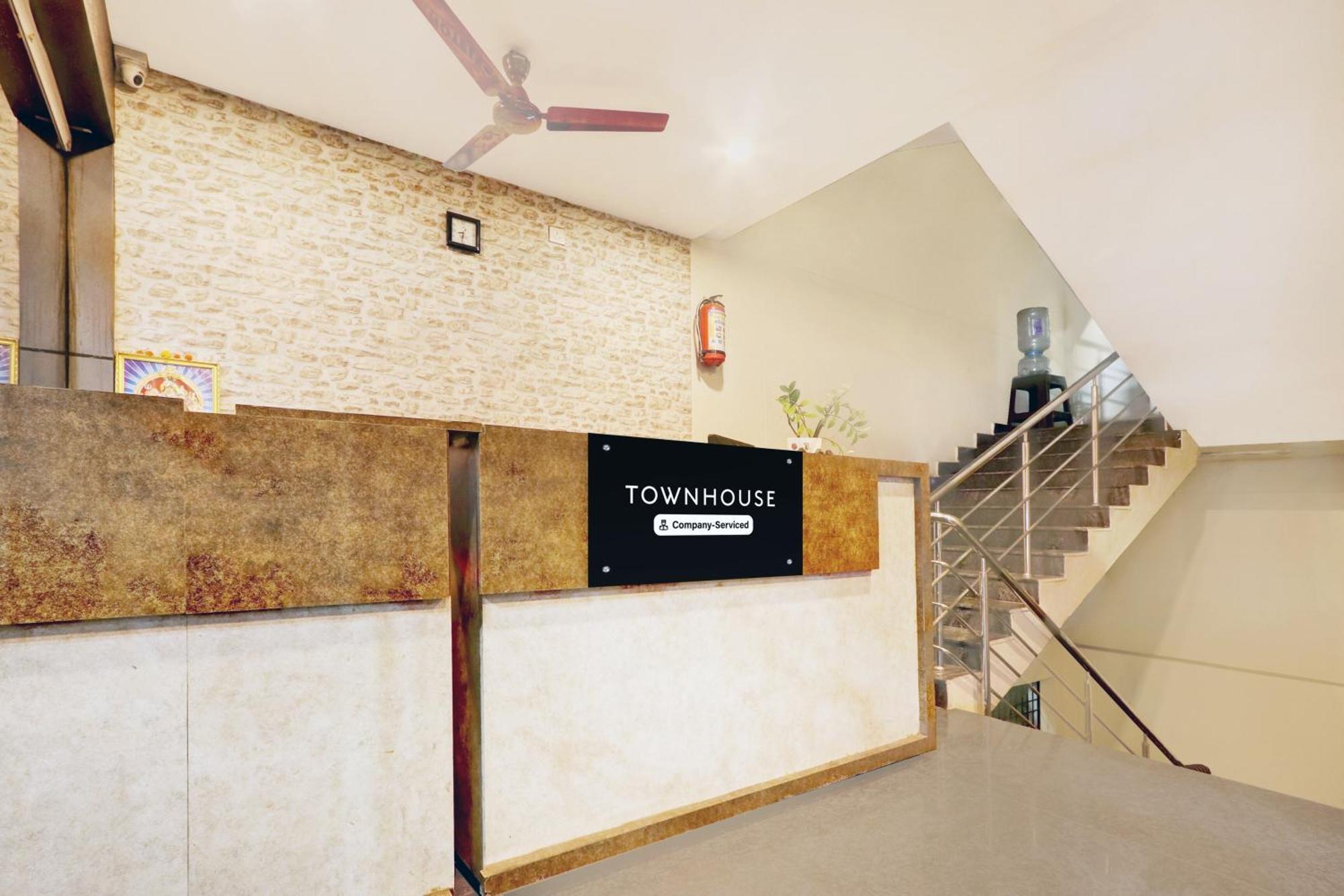 ホテル Super Townhouse Daba Garden Road ヴィシャーカパトナム エクステリア 写真